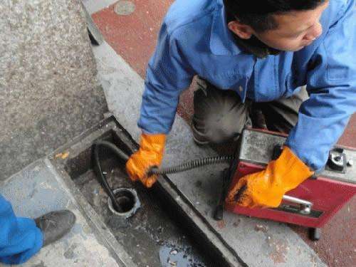 东路镇疏通下水道