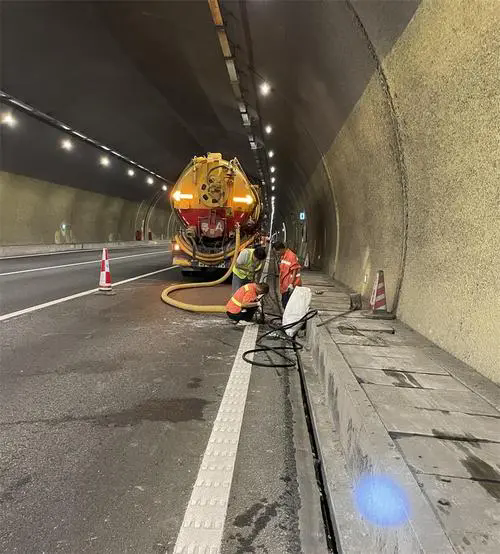 东路镇隧道排水渠清淤